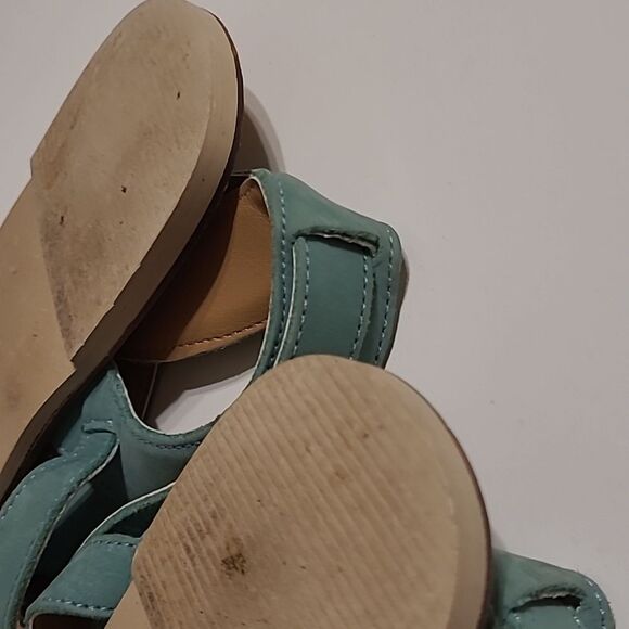 8 WORN ONCE ECOTE SAGE GREEN LEATHER BOHO THING SANDALS LIKE NEW - Picture 4 of 6
